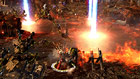 Eine Ork-Armee wird mit einem vernichtenden, orbitalen Bombardement in Grund und Boden geschossen.