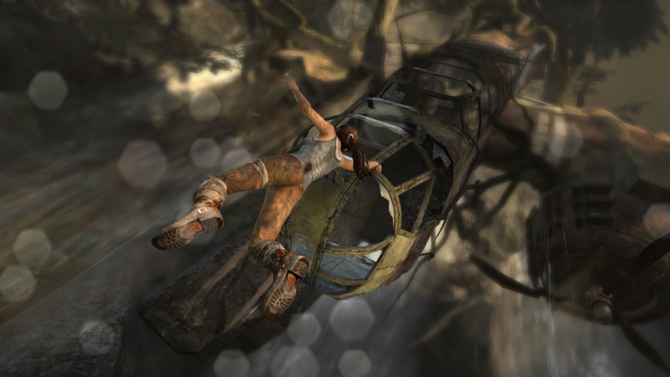Lara intenta ir por un atajo escalando por el esqueleto oxidado de uno de los numerosos restos de aviones de Yamatai.
