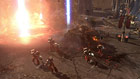 Космические десантники покидают подбитый танк «Предатор» и идут в бой.