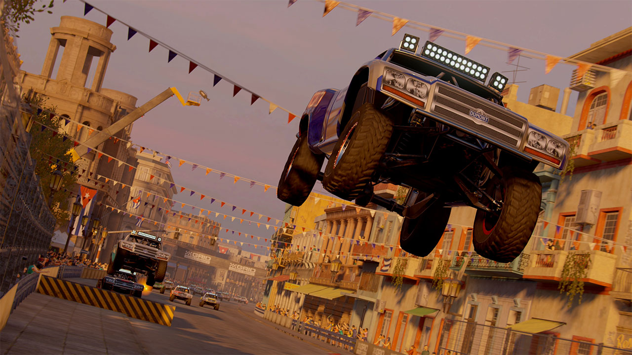 <strong>ОТТЮНИНГОВАНО ДО СОВЕРШЕНСТВА</strong><span>В игру входят все DLC-пакеты: гонка на уничтожение «Classic Car-Nage», режим «Гонки на выносливость», добавлены события карьеры и сюжета, а также бонусные автомобили и трассы.</span>